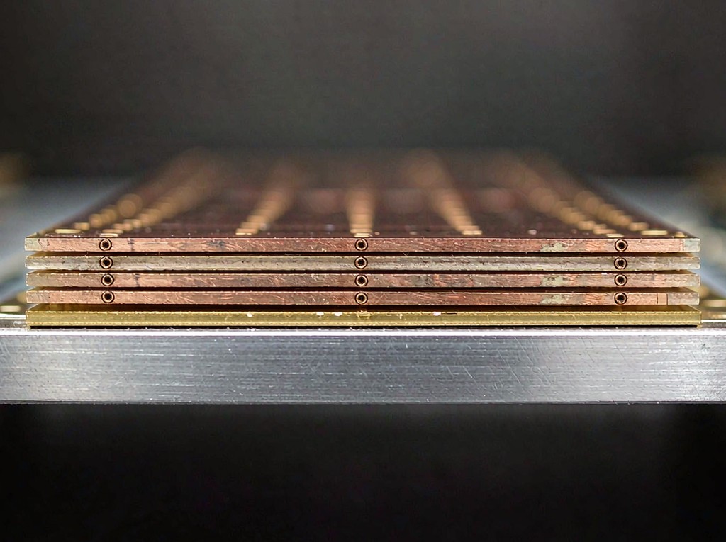 Multilayer MCPCB with thermal vias bonded to a metal base